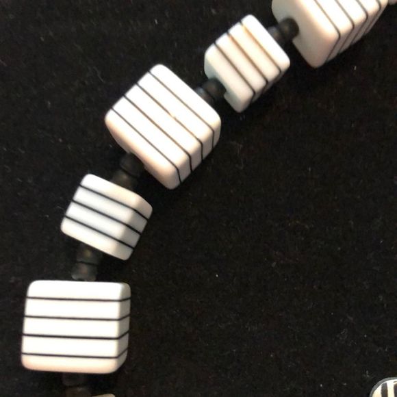 Vintage 70 earrings and necklace set - Picture 6 of 11